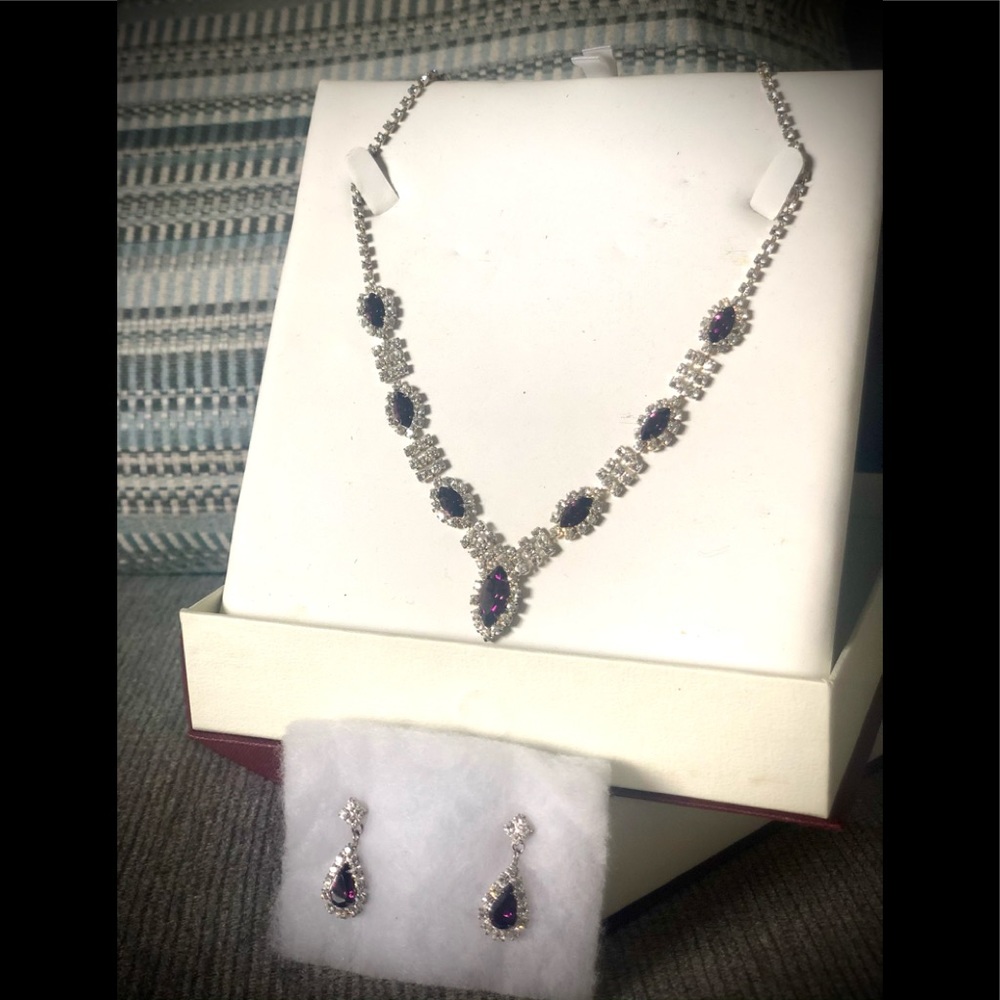 Stunning necklace and earrings set